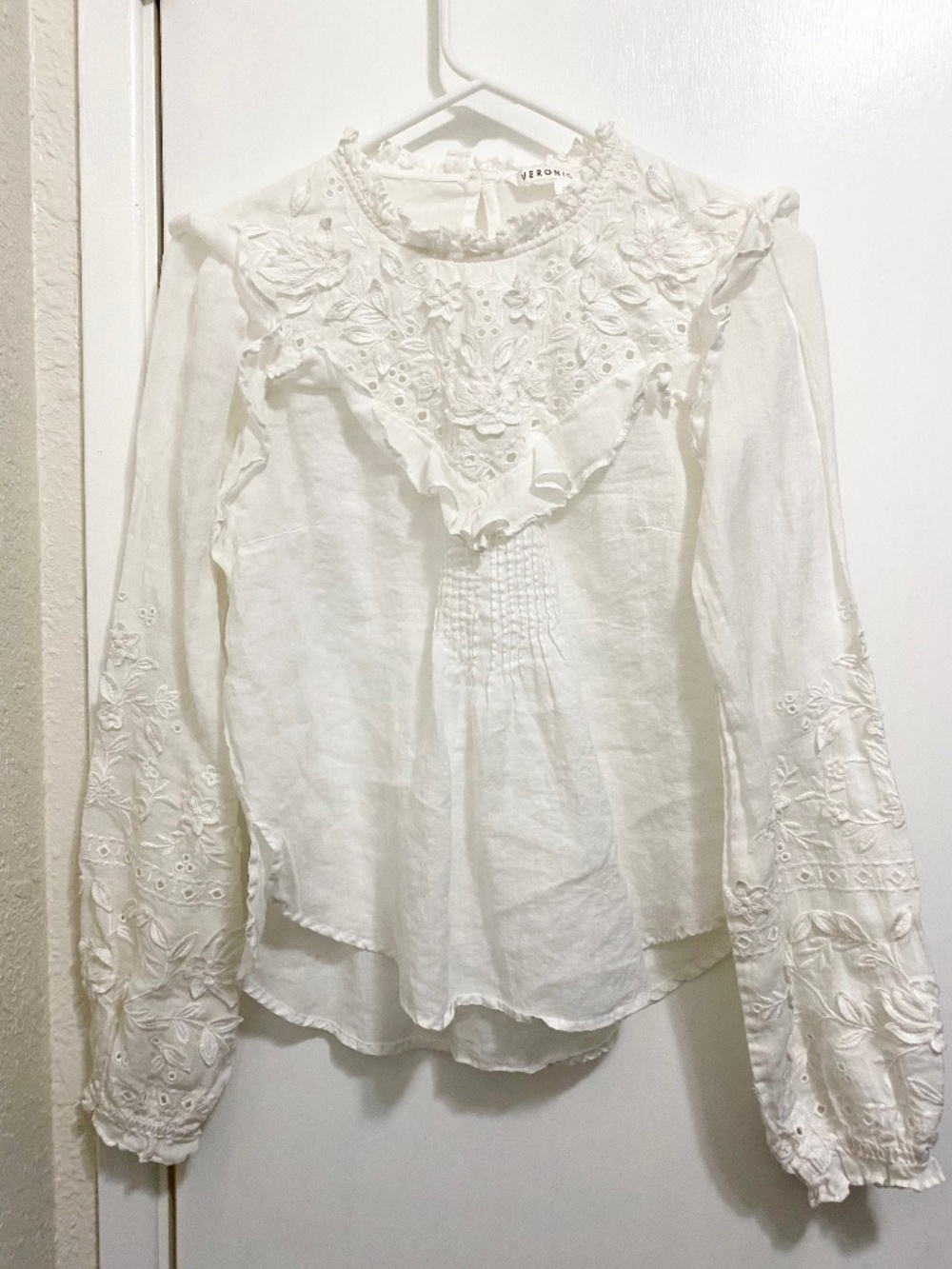 Veronica Beard Size  2 Women’s White Embroidered  Long Sleeves